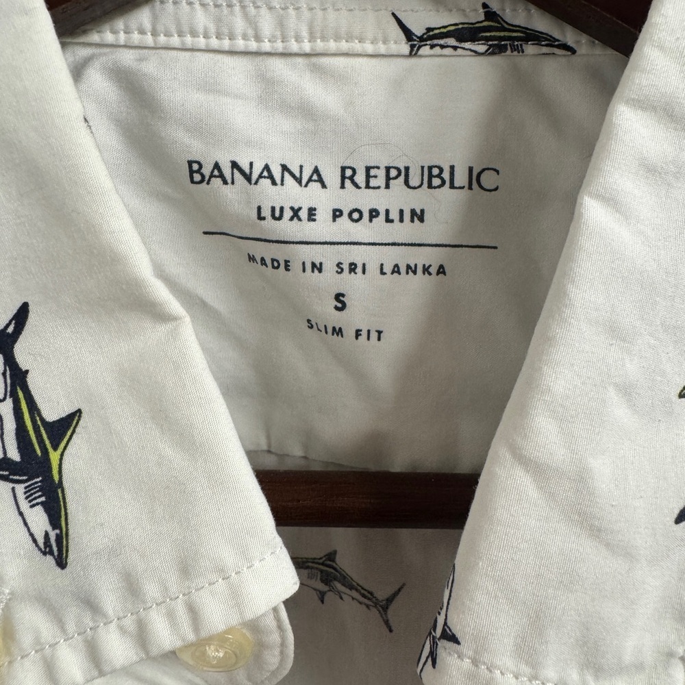 Banana Republic Luxe Poplin Fish Print Button-Down Shirt Slim Fit Small - Picture 2 of 3